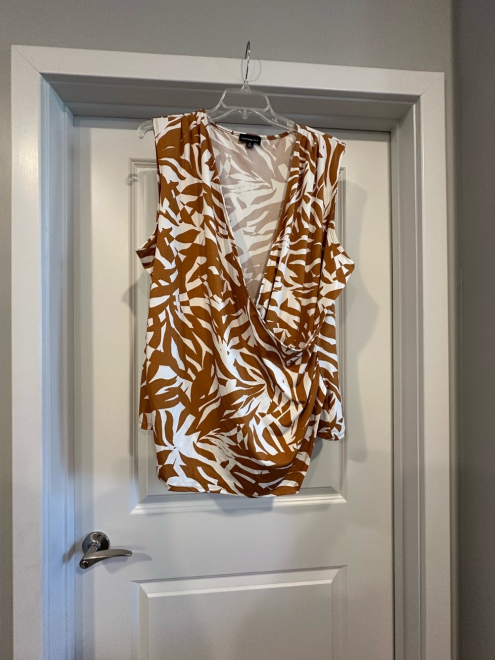 Fortune + Ivy Wrap Style V-Neck Tank Top Caramel Print Size 3X